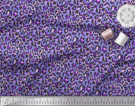 Soimoi Фиолетовая полиэфирная креповая ткань с леопардовым принтом из кожи животного, 42 дюйма в ярдах 42 Inch Wide - Poly Crepe фиолетовый