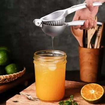 Соковыжималка для лимона из нержавеющей стали. Эргономичная ручка с защитой от ржавчины и отверстием для подвешивания. Легко хранить. Нескользящая ручная ручная соковыжималка. чёрный