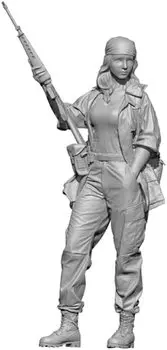 Sol Model Evelyn holding M16 Resin kit MM461 1/16