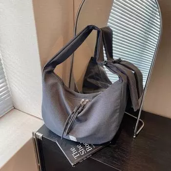 Solid color large-capacity leisure sports men s and women s shoulder bags, new fashionable commuter messenger bags чёрный