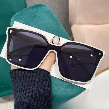 Солнцезащитные очки с овальными сросшимися линзами и метрами для ногтей Европейские и американские модные женские солнцезащитные очки для знаменитостей в Интернете.