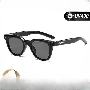 Солнцезащитные очки в маленькой коробке. Модные уличные съемки онлайн. Солнцезащитные очки в маленькой коробке для знаменитостей. Женские солнцезащитные очки с защитой от ультрафиолета.