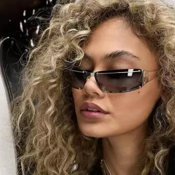 Солнцезащитные очки в металлической оправе с заклепками в стиле хип-хоп и полыми дужками
