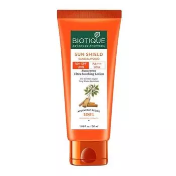 Солнцезащитный ультра-успокаивающий лосьон для лица Biotique Bio Sandalwood Sunscreen, SPF 50+ Светлый и увлажненный | Водостойкий | Для всех типов кожи | 50 мл