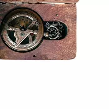 Солнечные часы-компас ручной работы из латуни с кнопками в винтажном стиле в изысканной деревянной коробке — подарок на все времена для него