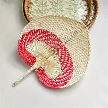 Соломенные веера ручной работы, летний охлаждающий веер из бамбуковых пальмовых листьев, плетеный вручную веер для украшения дома и свадьбы красный