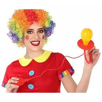 Соска с фигуркой, которая плюется водой