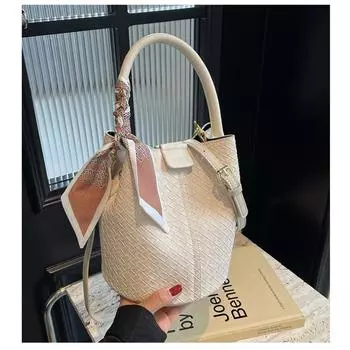 Современная и модная маленькая сумка 2025 года, новая женская сумка, модная и универсальная сумка через плечо, модная ручная сумка-ведро чёрный