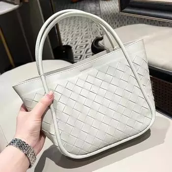 Современная плетеная сумка из овчины, женская сумка Niche Design, сумка из натуральной кожи, практичная сумка через плечо Baozi Mother Bag 20x9x17cm чёрный