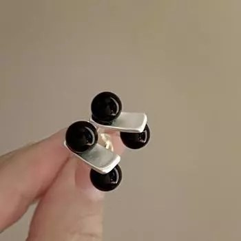 Современные и стильные металлические серьги-шарики в стиле ретро с модным дизайном чёрный