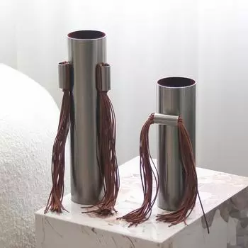 Современные легкие роскошные высококачественные кожаные кисточки для цветочных украшений для гостиной, модель дома, офис продаж, художественные кожаные вазы, украшения