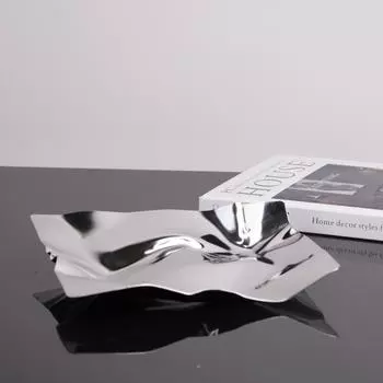 Современные простые серебряные металлические нерегулярные плиссированные квадратные тарелки с фруктами, модельные украшения для гостиной, мягкие украшения