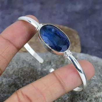 Созданный в лаборатории сапфировый драгоценный камень стерлингового серебра 925 пробы браслет / манжета регулируемый