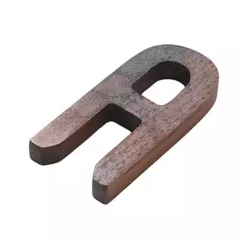 Специальный буквенный орнамент, гладкая поверхность, небольшой размер, декоративный C