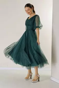 Спереди и сзади, с V-образным вырезом, с короткими рукавами-фонариками, на подкладке, с рисунком бутона, серебристое платье из ткани георгина