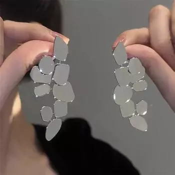 Сплав высокого класса Sense Exaggerated Fashion Нерегулярные серьги-листья Серьги Cold Wind для женщин