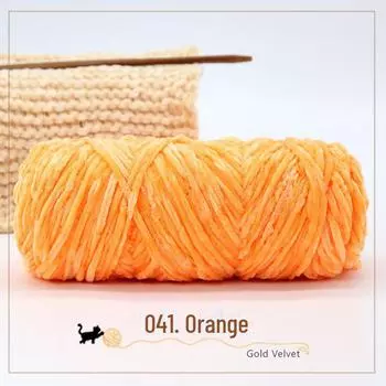 Сплетенный вручную крючок из толстой разноцветной нити «Шенилл золотистого бархата» с блестящей отделкой.