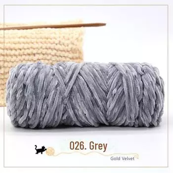 Сплетенный вручную крючок из толстой разноцветной нити «Шенилл золотистого бархата» с блестящей отделкой.