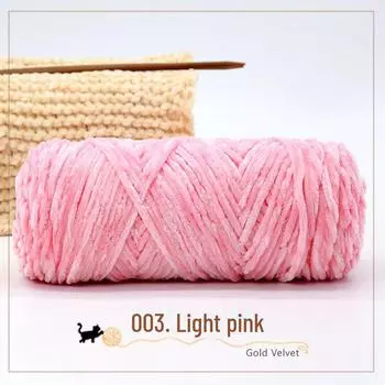 Сплетенный вручную крючок из толстой разноцветной нити «Шенилл золотистого бархата» с блестящей отделкой.