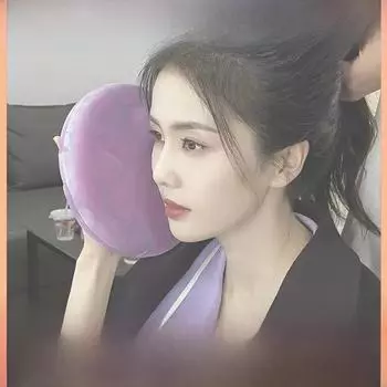 Спонж-пуховка для макияжа Jumbo Velvet — мягкая, приятная на ощупь, не впитывающая, двойного назначения: для сухого и влажного нанесения. Soft Skin Color