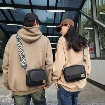 Спортивная кожаная сумка через плечо Молодежная сумка через плечо Маленькая квадратная сумка белый/чёрный