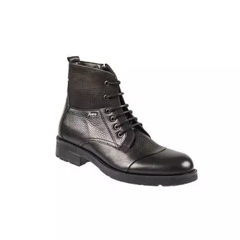 Спортивные ботинки