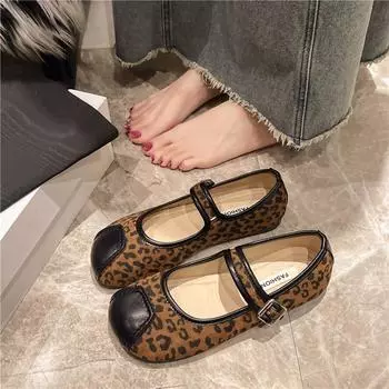 Spring 2025 new retro flat-heeled soft-soled casual women s shoes ethnic style shallow mouth leopard print Doudou shoes small single shoes 35 темно-коричневого