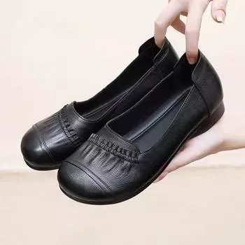 Spring and summer soft sole new women s shoes classic loafers fashion casual shallow mouth splicing Doudou middle-aged and elderly mother shoes 35 чёрный