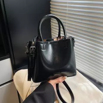 Spring fashion messenger bag, simple commuter shoulder bag, niche high-end new portable bucket bag