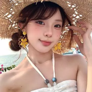 Spring Holiday Style Straw Sun Flower Earrings Women Niche Light Luxury High-Grade Ear Studs Earrings without Pierced Ear Clips Sunset yellow-flower earrings a pair