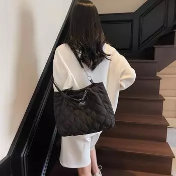 Spring new women s messenger bag large-capacity bubble cotton bag casual commuter underarm tote bag чёрный