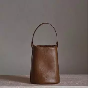 Spring Simple Women s Handbag New Compact Fashion Bucket Bag Hand Carry Large Capacity Shoulder Bag Commuter Crossbody Bag