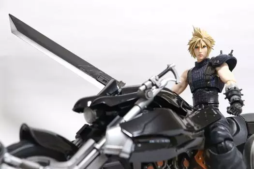 Square Enix Final Fantasy VII Remake Play Arts Kai Cloud Strife Hardy Daytona PVC Painted Movable Figures & золотой
