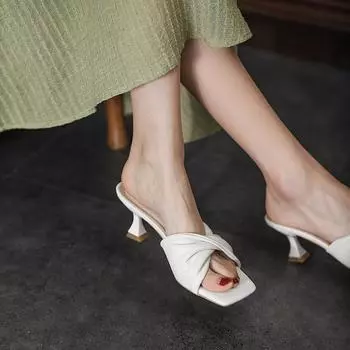 Square head thin heel cool slippers women s summer wear fashion medium heel white high heels soft leather fairy style gentle slippers 34 абрикосовый