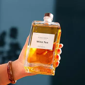 Square shaped whiskey decanter 100% Lead Free Whiskey Glassware Glass Alcohol Bottle for Tequila, Brandy and Vodka