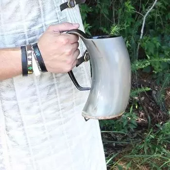 Средневековая кружка из натурального рога буйвола