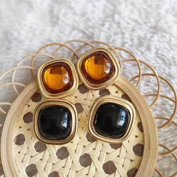 Средневековые геометрические серьги-клипсы из янтаря и черного цвета: Винтажный дизайн без проколов Small Black Clip-on Earrings (Diameter 1.8CM)