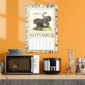 Средневековый настенный календарь Freaks 2025 Средневековый календарь со странными животными 12 месяцев Средневековый календарь с животными для домашнего офиса Декор белый