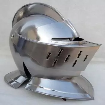 Средневековый шлем крупным планом боевой воин рыцарь доспехи шлем отличная реплика ручной работы