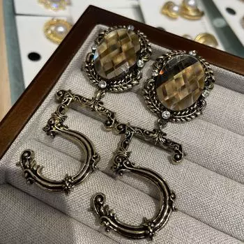 Средневековый суд медный старый широкий плечо маленький ароматный ветер Нет. 5 серег зеркальный драгоценный камень ромб ручная огранка