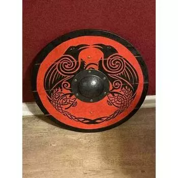 Средневековый викинг Eivor Valhalla Raven Shield Authentic Battle изношен.