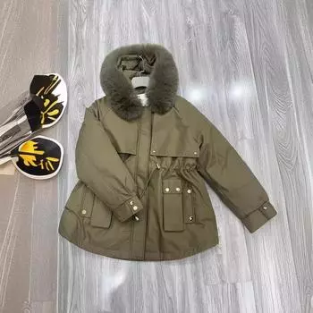 Средний и утолщенный пирог преодолевает новый пуховик с хлопковой подкладкой для женщин со средней и длинной талией и пуховик с хлопковой подкладкой. M белый