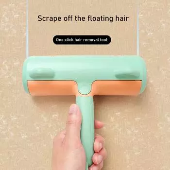 Средство для удаления шерсти домашних животных оснащено многоразовым ворсистым валиком с самоочищающейся основой, что позволяет легко удалять шерсть кошек и собак. синий