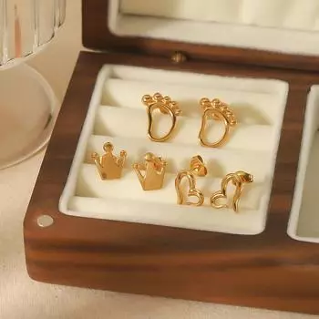 Stainless steel fashion high-end heart stud earrings 18k gold crown feet do not fade earrings earrings