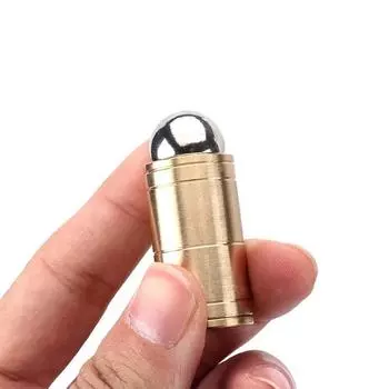 Стальной шар Магические шары Поднимаются Падают Крупным Планом Тайна Латунная Магия Уличная Сцена as picture