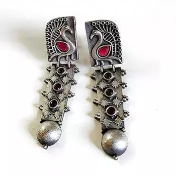 Старинные серебряные серьги в этническом стиле из окисленного металла, длинные висящие стильные коллекционные серьги с красным камнем и павлином