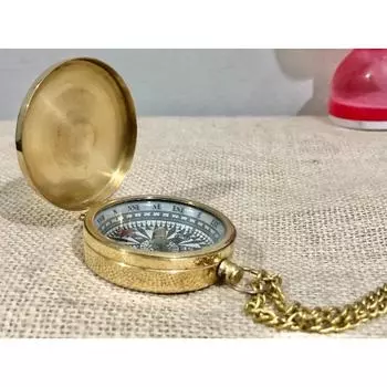 Старинный латунный плоский карманный компас, 2-дюймовый легкий винтажный стиль, идеальный подарок для семьи и друзей, идеально подходит для путешествий и приключений
