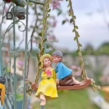 Статуэтка на качелях для пар, статуэтка из смолы «Целующаяся пара», подвесное украшение для внутреннего сада, годовщина свадьбы, подарок на День святого Валентина для пар жен разноцветный