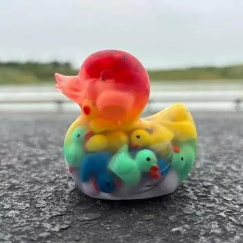 Статуэтка утки Yousheng Duck of Ducks, рождественская статуэтка ведьмы на Хэллоуин, радужная желтая утка, скульптура животного из смолы, украшение для рабочего стола, орнамент G