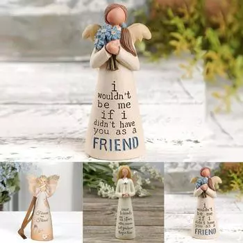 Статуя дружбы, украшенная подарками в честь Дружбы.